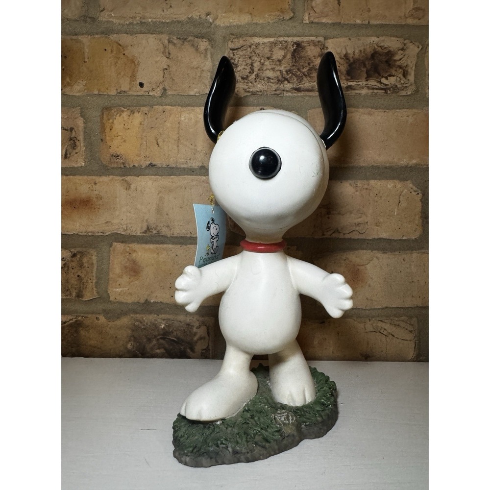 Vintage Peanuts Dancing Snoopy Garden Statute 11.5 Inch Figurine United Feature